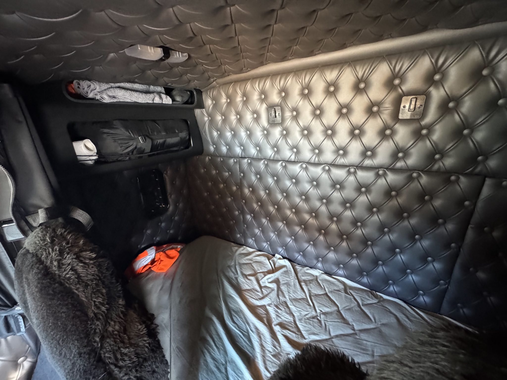 2024 Kenworth T909 Tractor Unit - Image 7