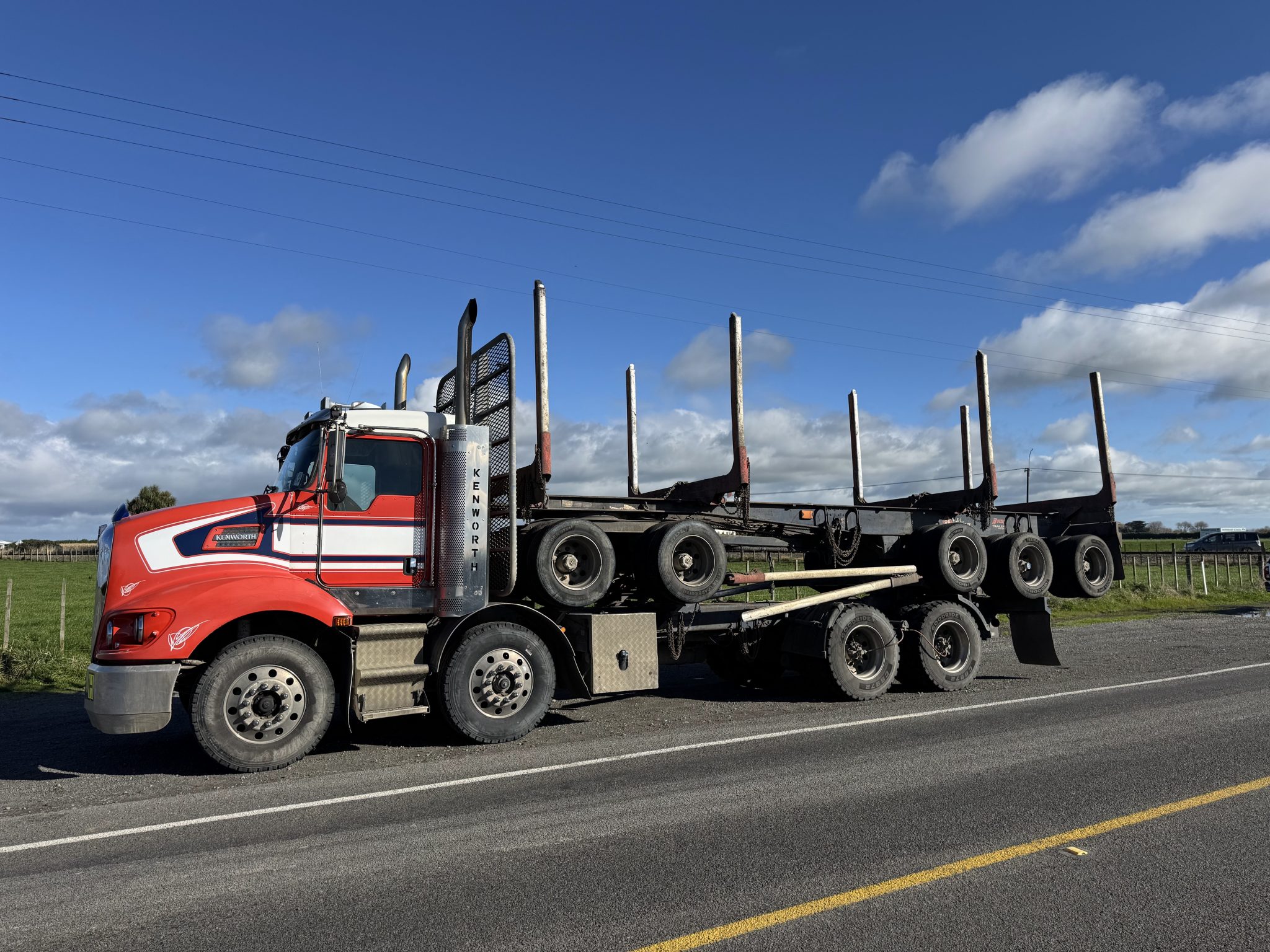 2017 Kenworth T409 9 Axle Logger Unit - Image 3
