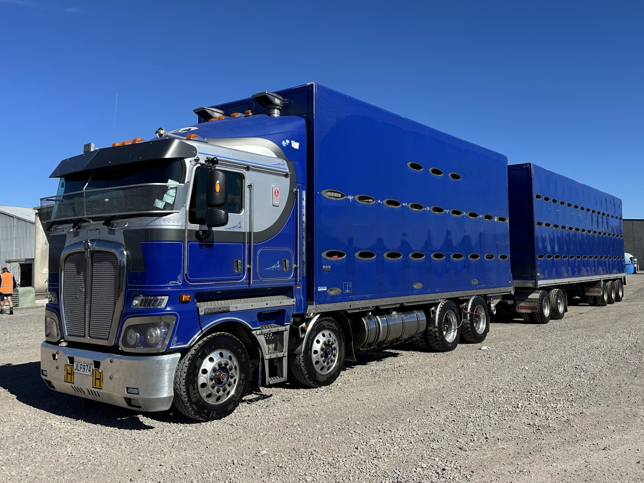2016 Kenworth K200 9 Axle Stock Unit - Image 3