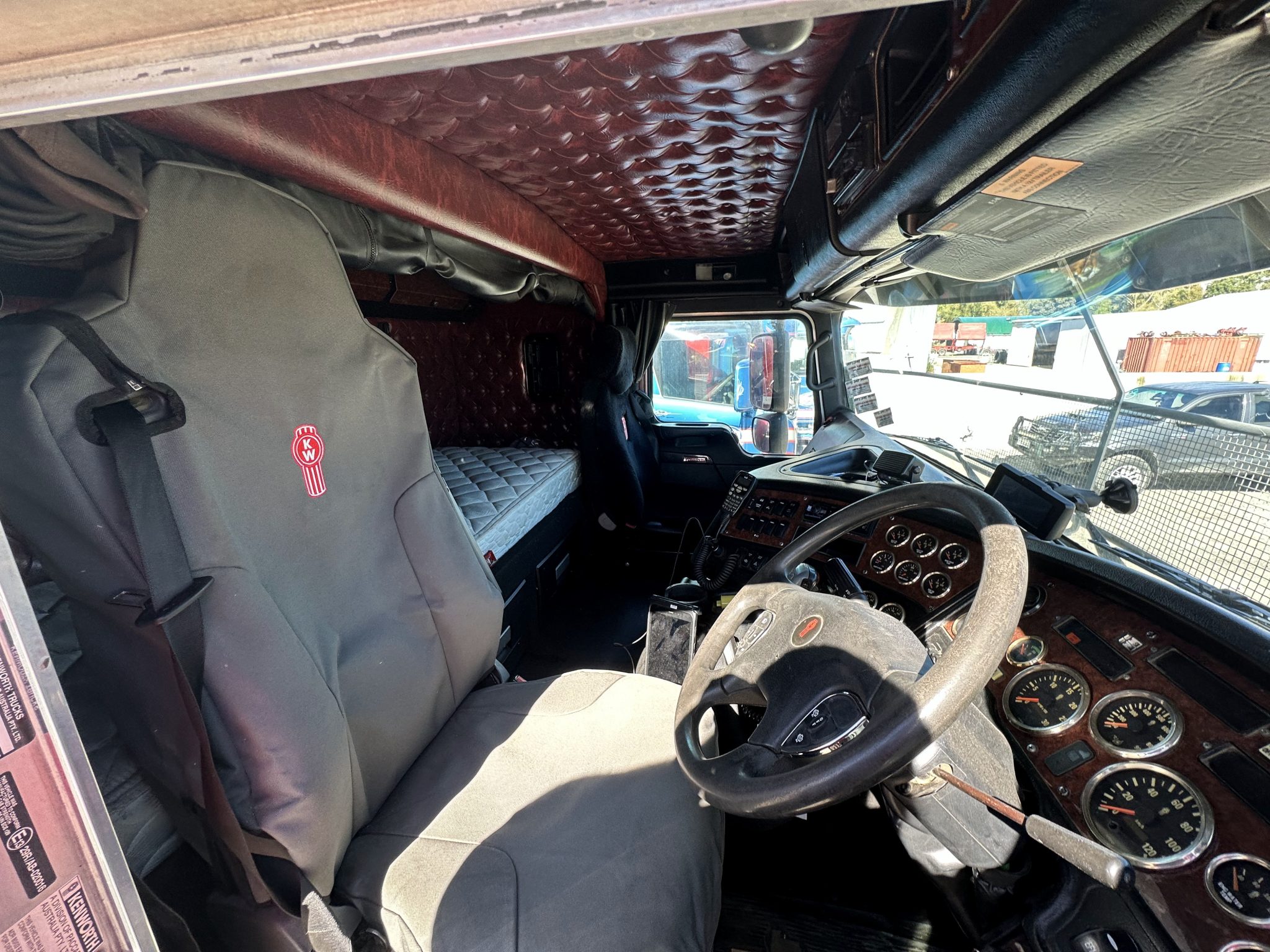 2016 Kenworth K200 9 Axle Stock Unit - Image 6