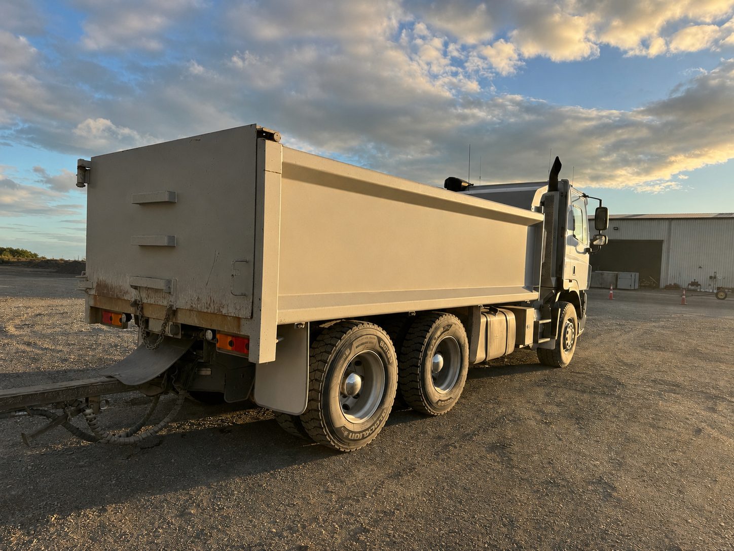 2019 DAF CF85 Steel Bathtub - Image 5