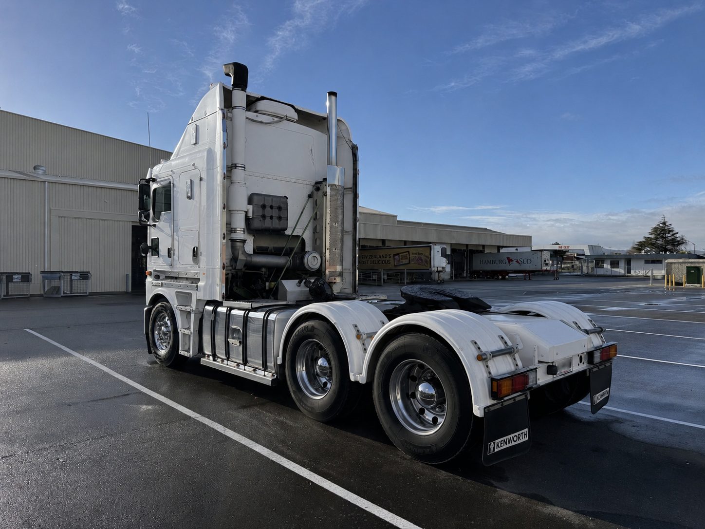 2010 Kenworth K200 6x4 Tractor Unit - Image 4