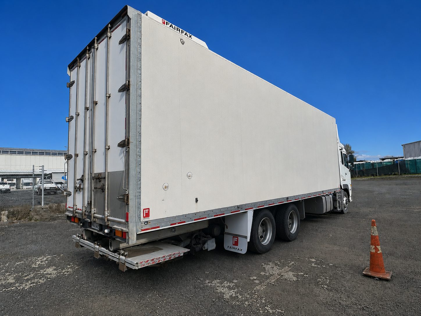 2014 UD GW26420 Hardsider - Image 5