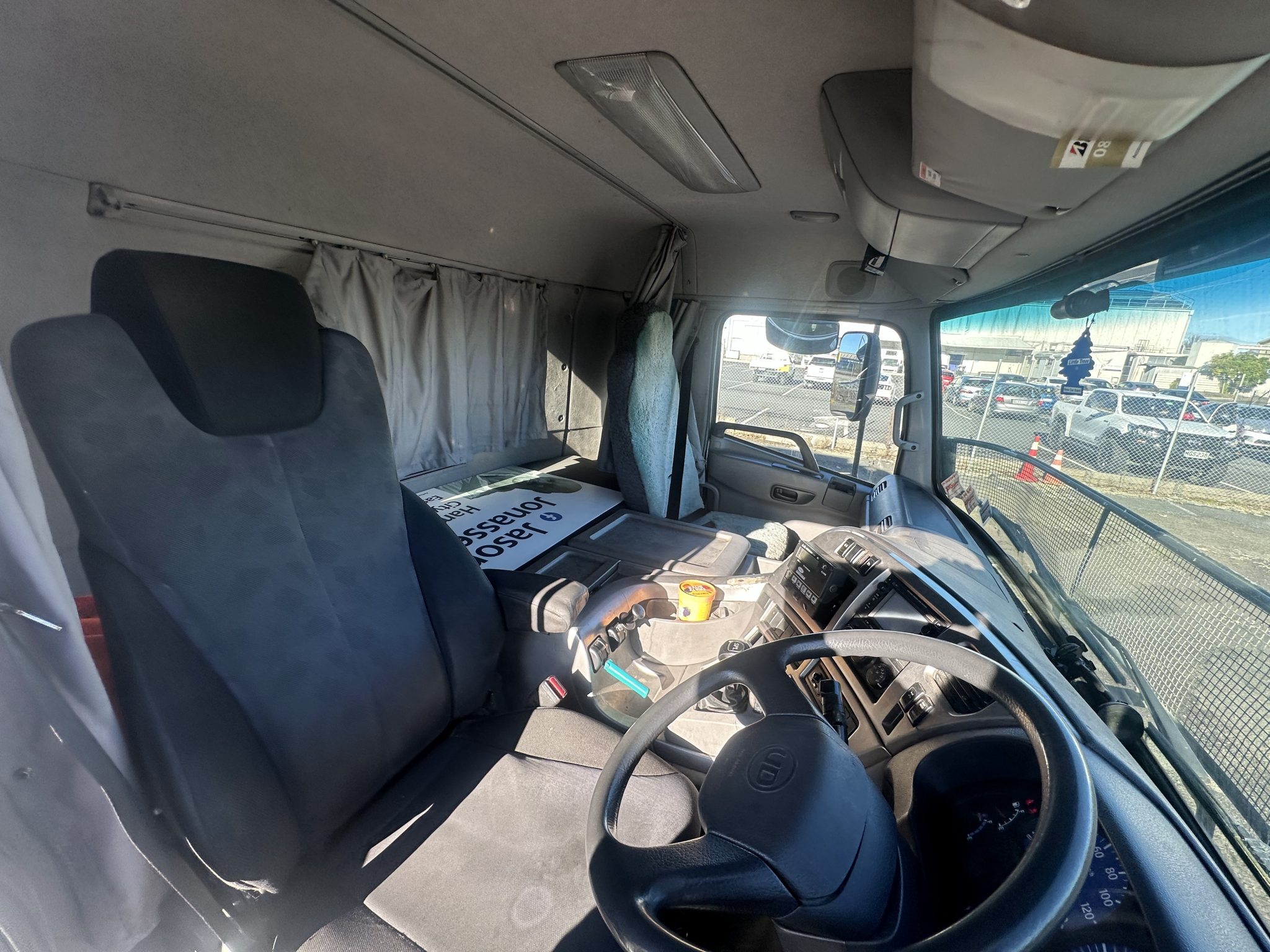 2014 UD GW26420 Hardsider - Image 7