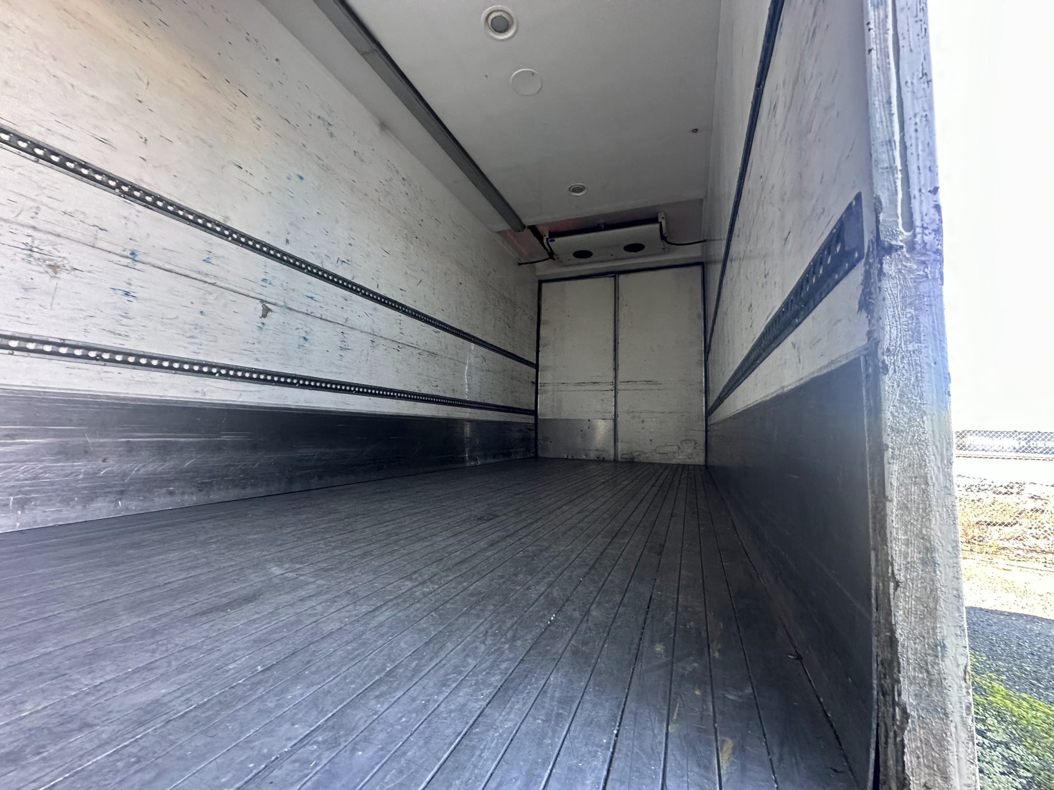 2014 UD GW26420 Hardsider - Image 6