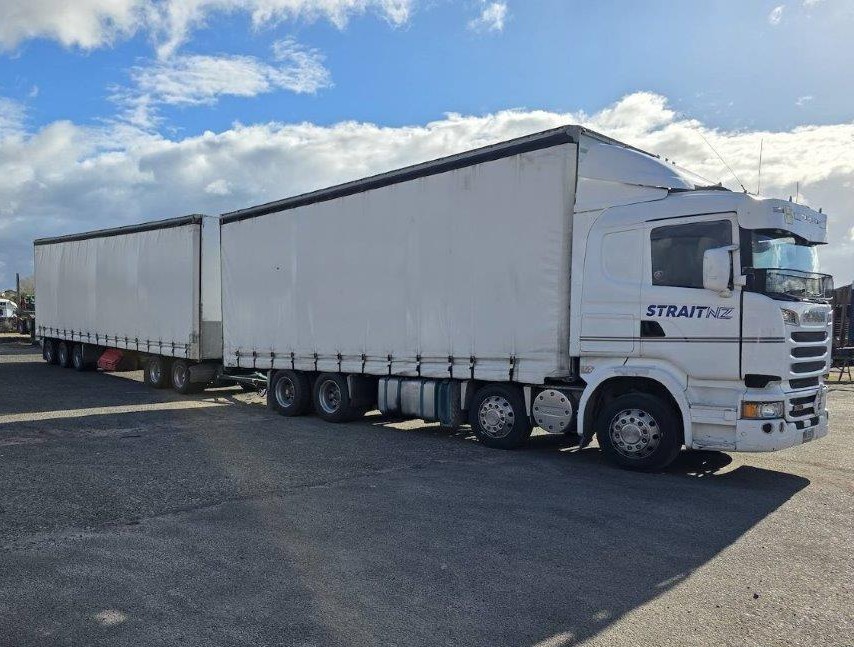2016 Scania R620 Curtainsider Unit - Image 3