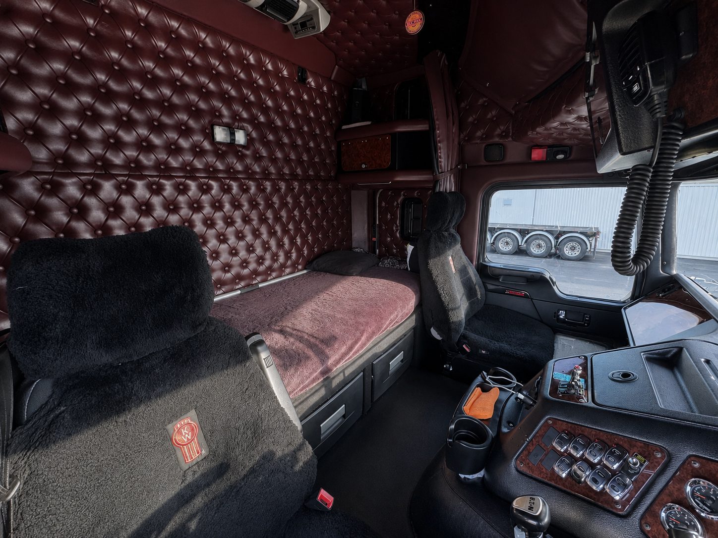 2010 Kenworth K200 6x4 Tractor Unit - Image 6