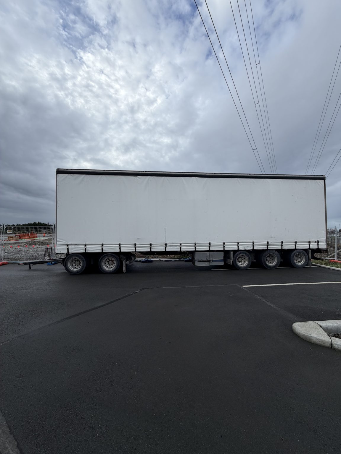 2017 Roadmaster 5 Axle Curtain-side Trailer - Image 3