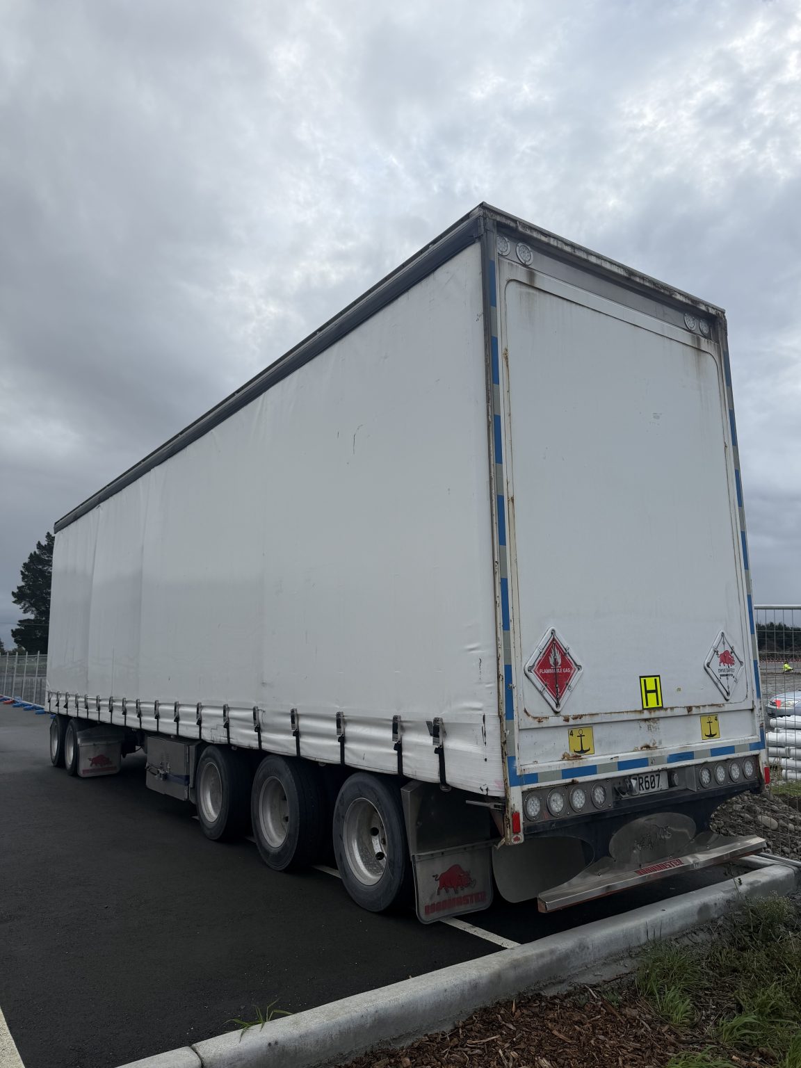 2017 Roadmaster 5 Axle Curtain-side Trailer - Image 4